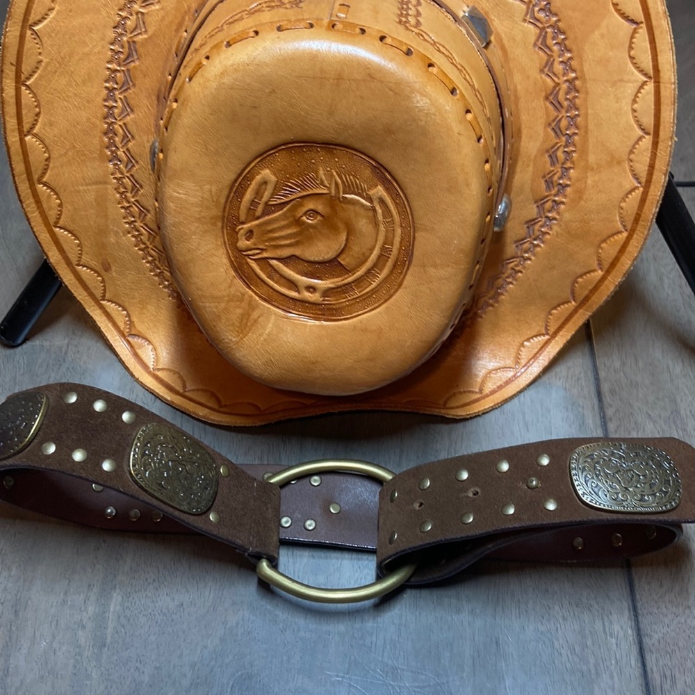 Gail Labelle Leather sz S Belt